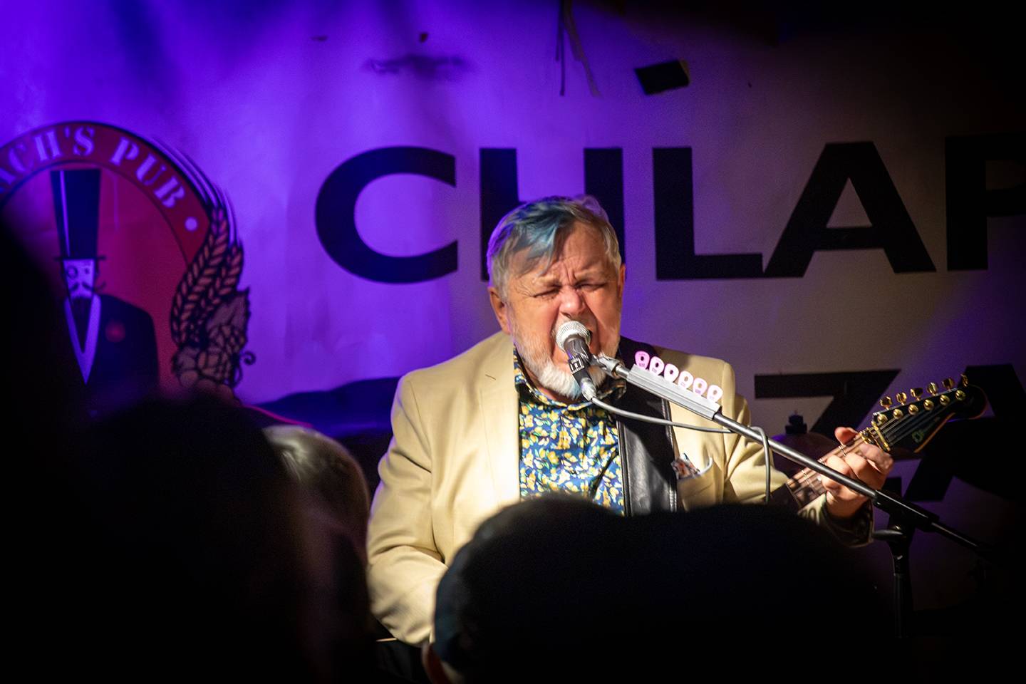 Kytarová virtuozita v Plzni. Zach’s Pub patřil Michalu Pavlíčkovi a jeho triu