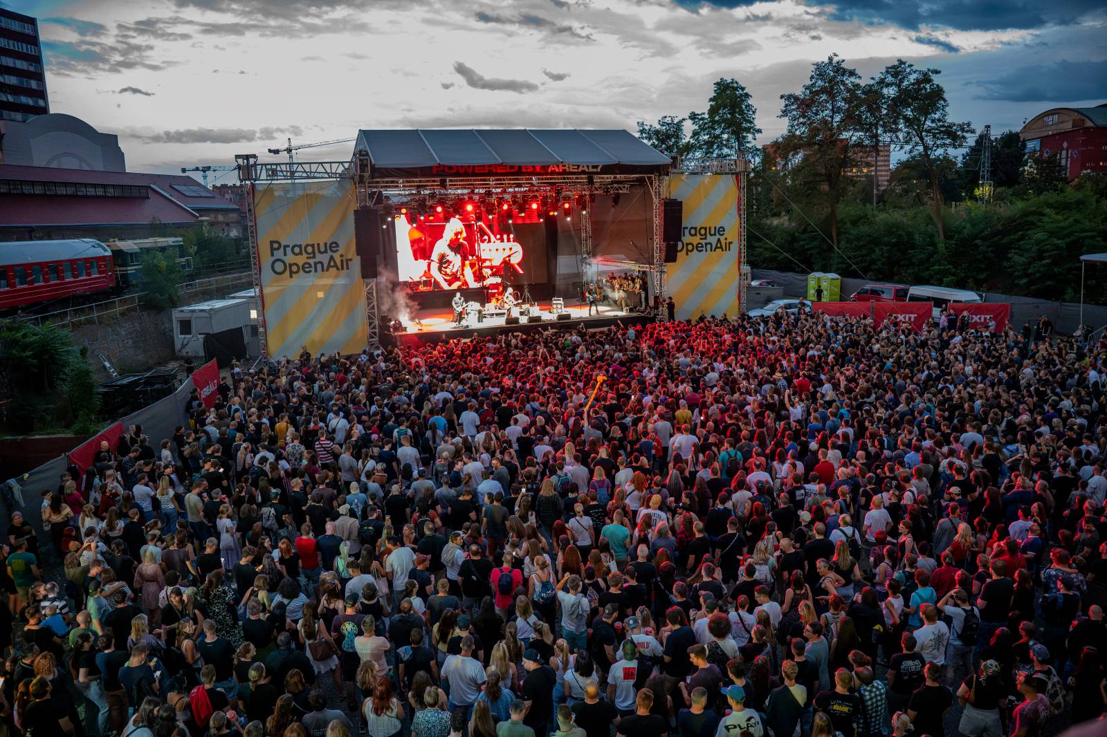 Vypsaná fiXa křtila v Praze nové album a slavila narozeniny. Nezastavila ji ani bouřka