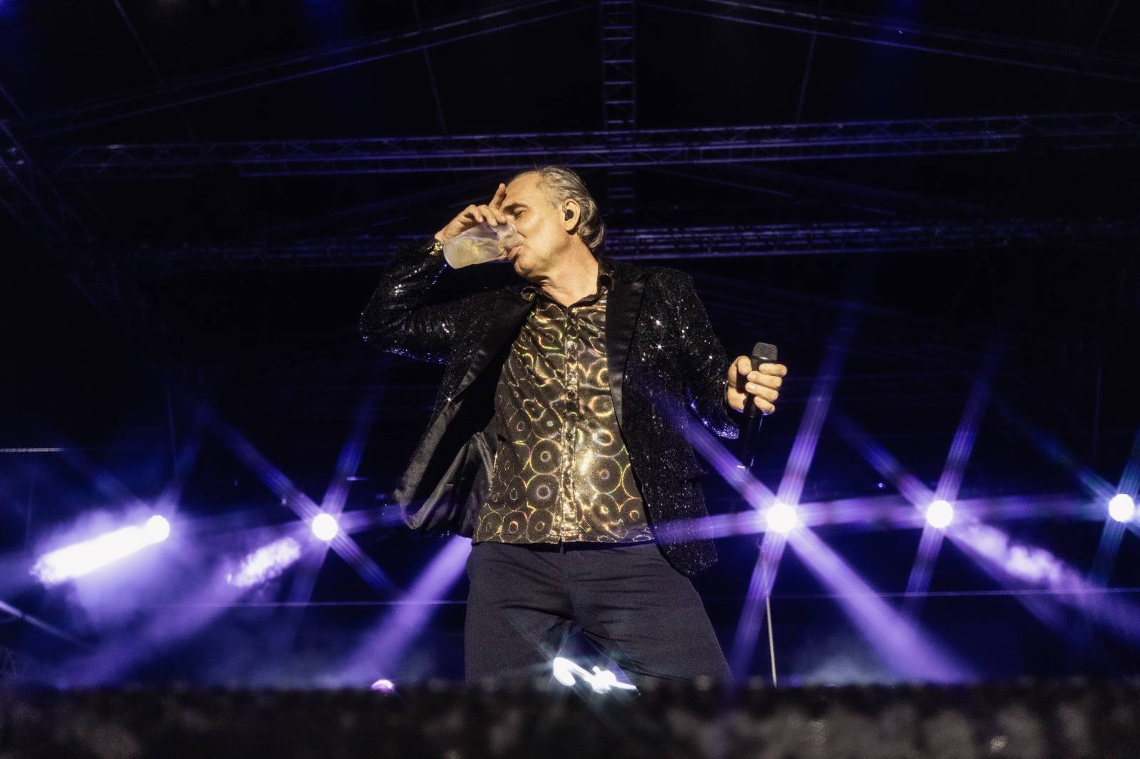 Mig 21 a nezastavitelný Macháček ovládli první den festivalu Hrady CZ na Bezdězu. Dorazili i Rybičky 48, Rytmus či Grey256