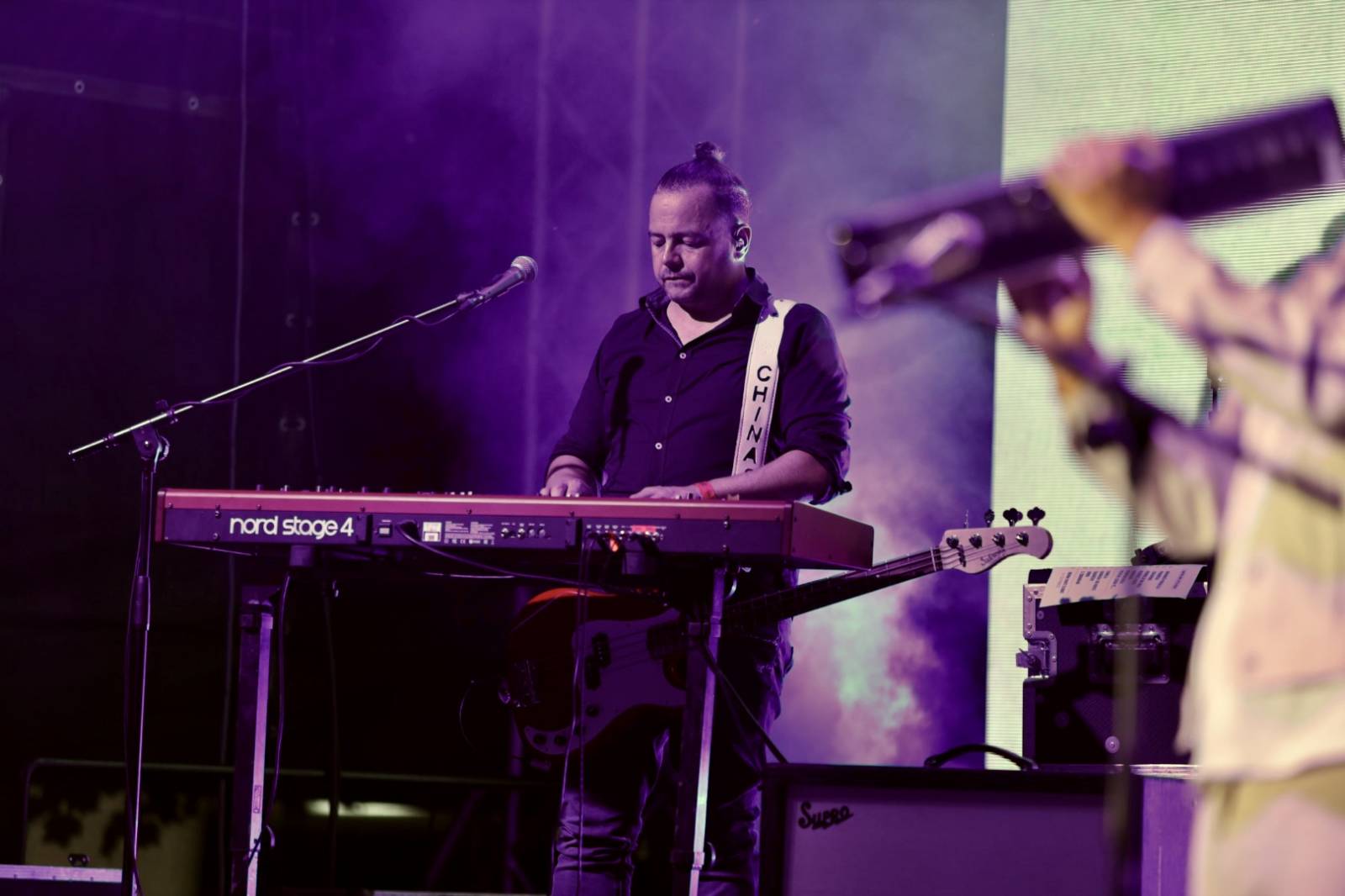 Open Air léto s Chinaski v Třeboni. Kapela zahrála největší hity a vzala fanoušky do šatny