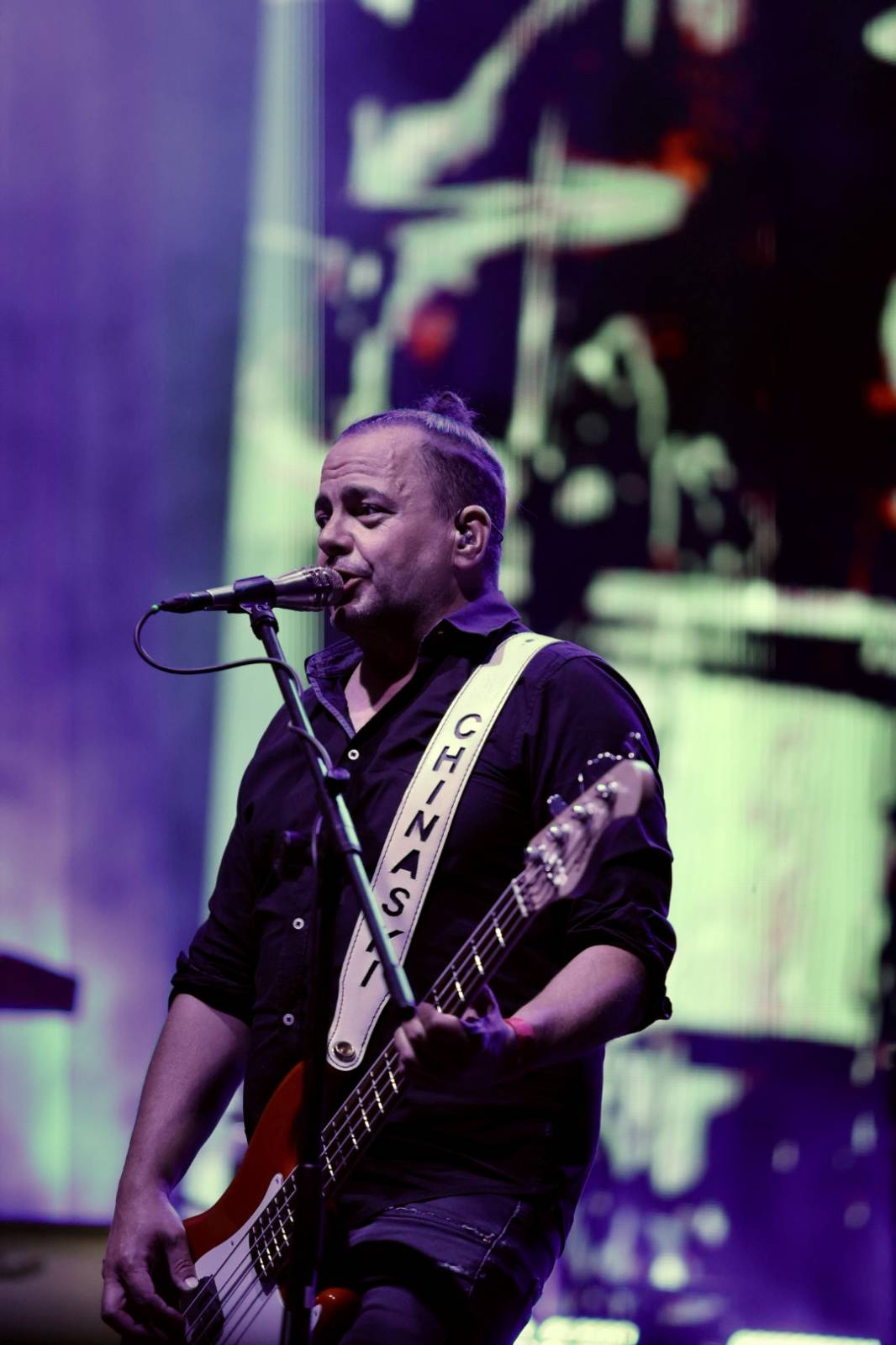 Open Air léto s Chinaski v Třeboni. Kapela zahrála největší hity a vzala fanoušky do šatny