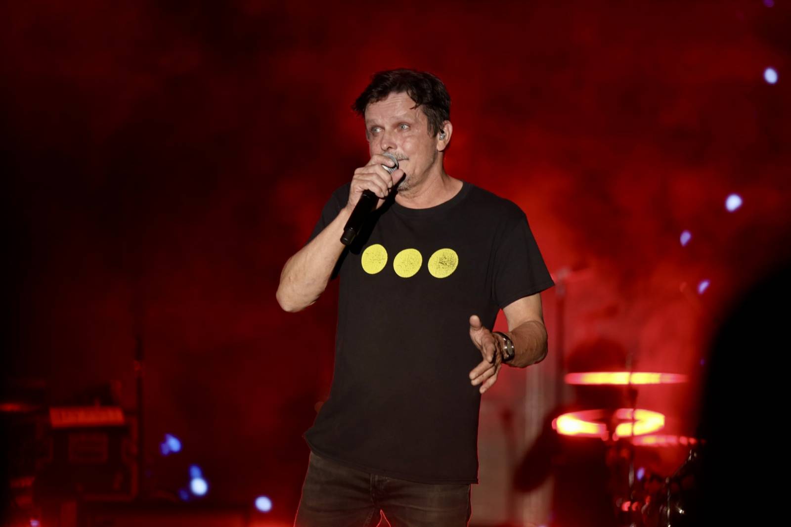 Open Air léto s Chinaski v Třeboni. Kapela zahrála největší hity a vzala fanoušky do šatny