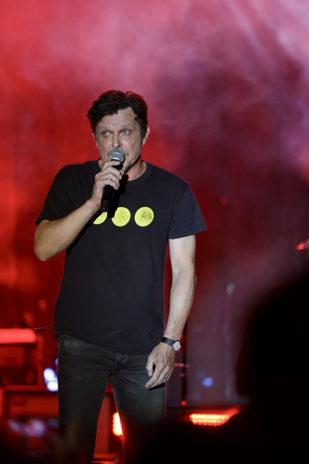Open Air léto s Chinaski v Třeboni. Kapela zahrála největší hity a vzala fanoušky do šatny