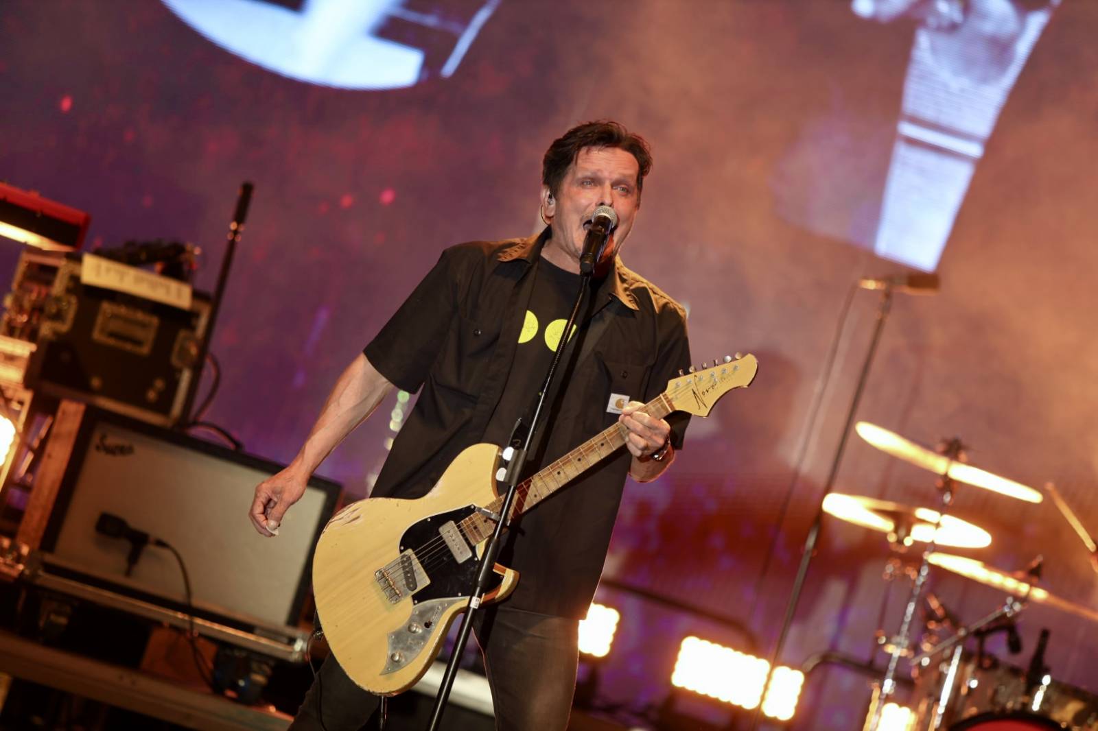 Open Air léto s Chinaski v Třeboni. Kapela zahrála největší hity a vzala fanoušky do šatny