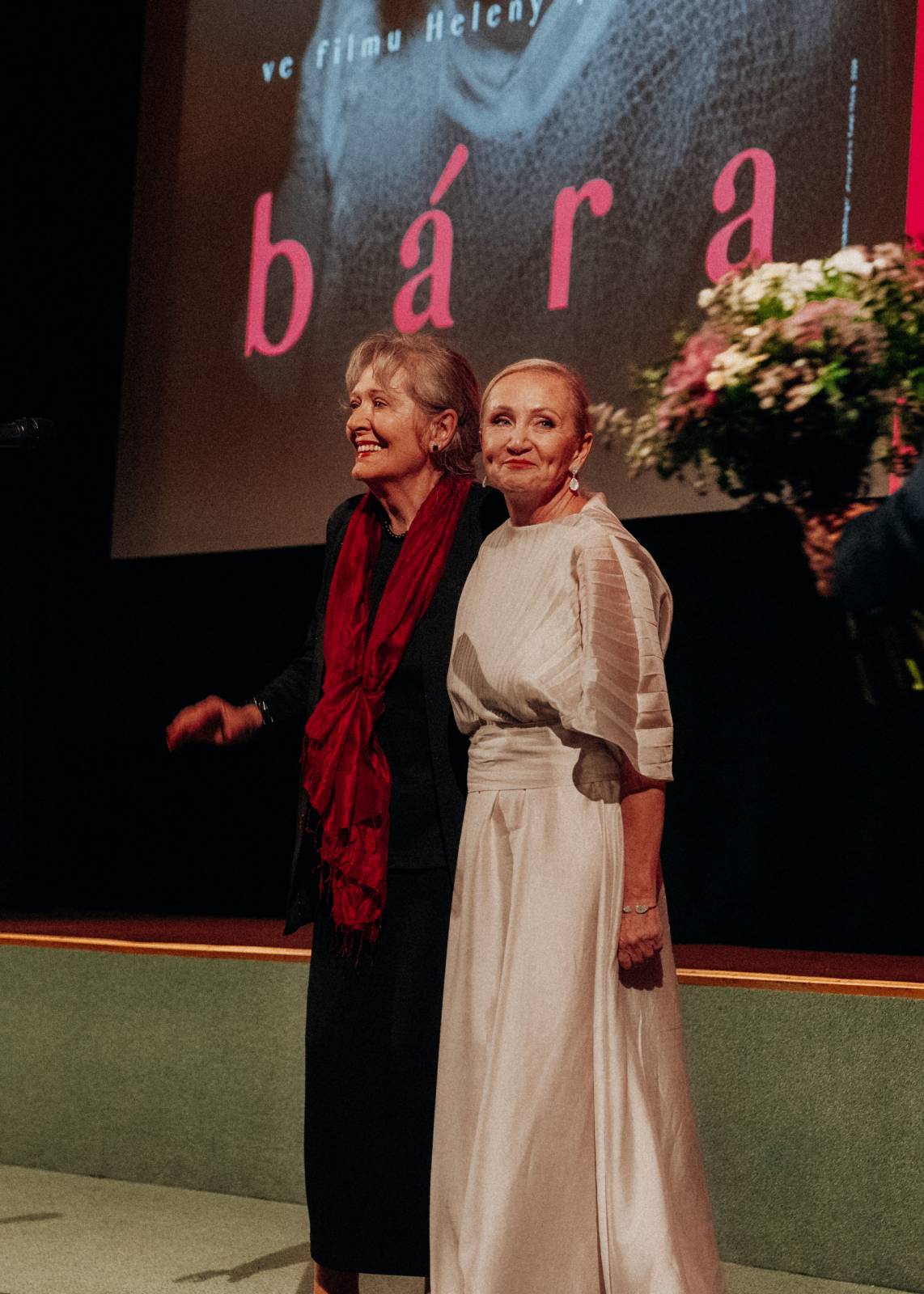 Kino Lucerna promítalo film o Báře Basikové, na premiéru přišli Petr Janda, Vojtěch Dyk i bývalá prezidentka