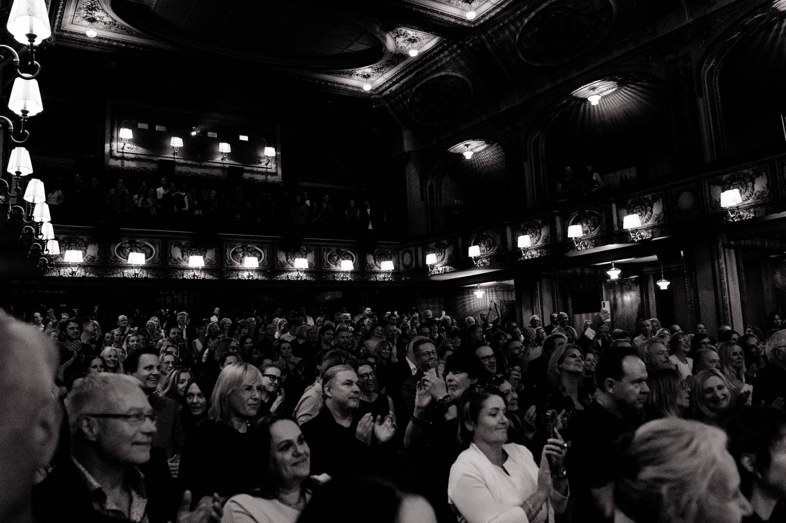 Kino Lucerna promítalo film o Báře Basikové, na premiéru přišli Petr Janda, Vojtěch Dyk i bývalá prezidentka