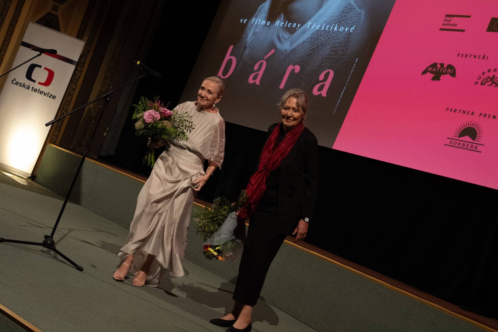 Kino Lucerna promítalo film o Báře Basikové, na premiéru přišli Petr Janda, Vojtěch Dyk i bývalá prezidentka
