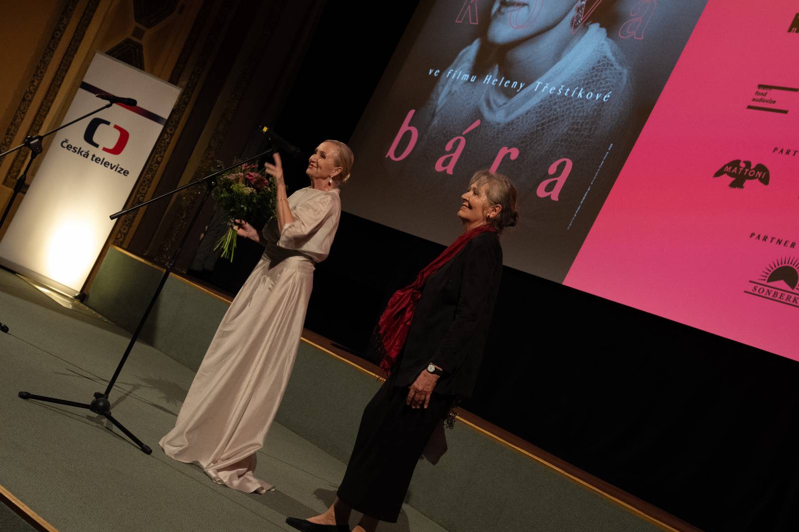 Kino Lucerna promítalo film o Báře Basikové, na premiéru přišli Petr Janda, Vojtěch Dyk i bývalá prezidentka