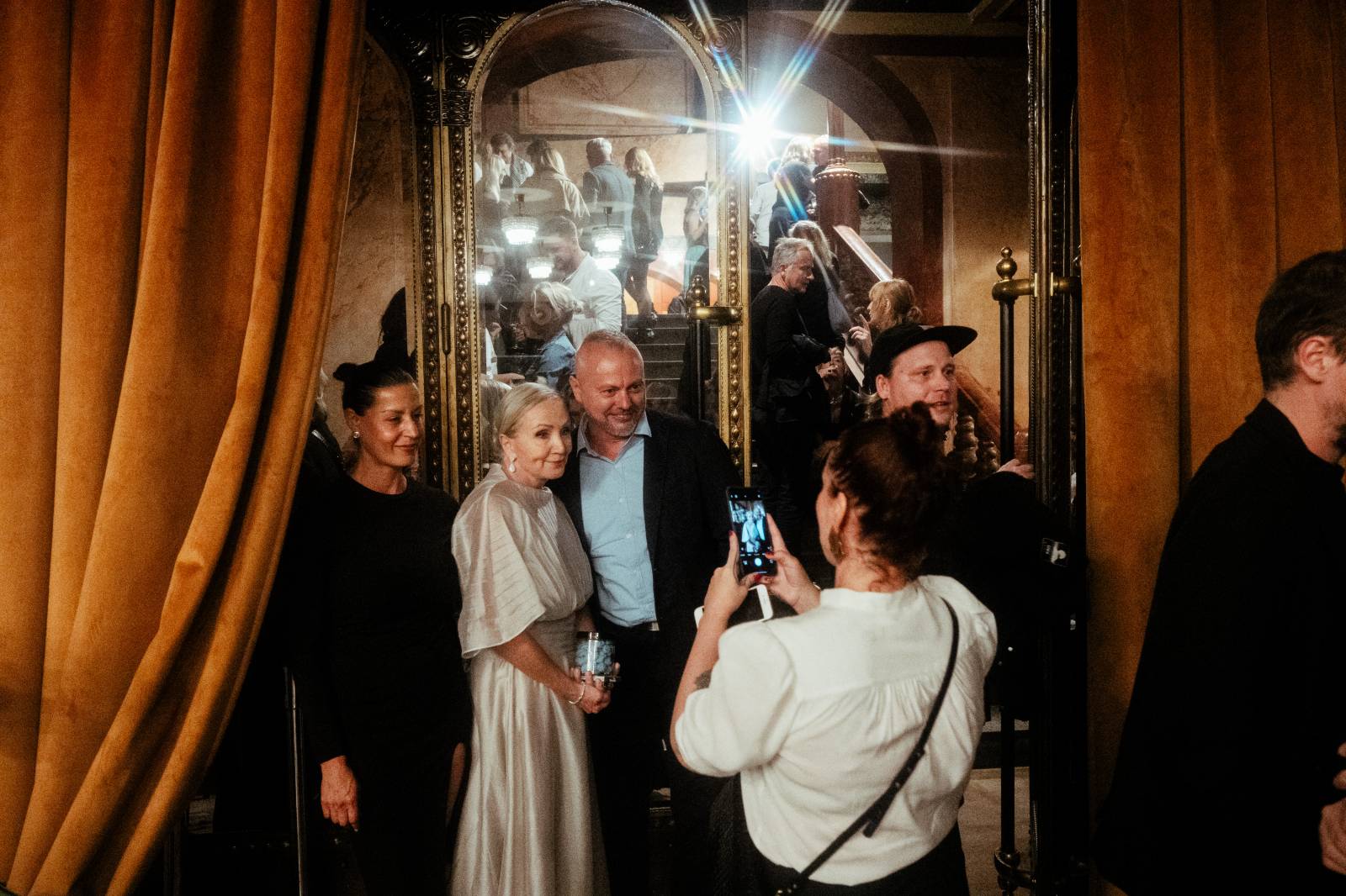 Kino Lucerna promítalo film o Báře Basikové, na premiéru přišli Petr Janda, Vojtěch Dyk i bývalá prezidentka