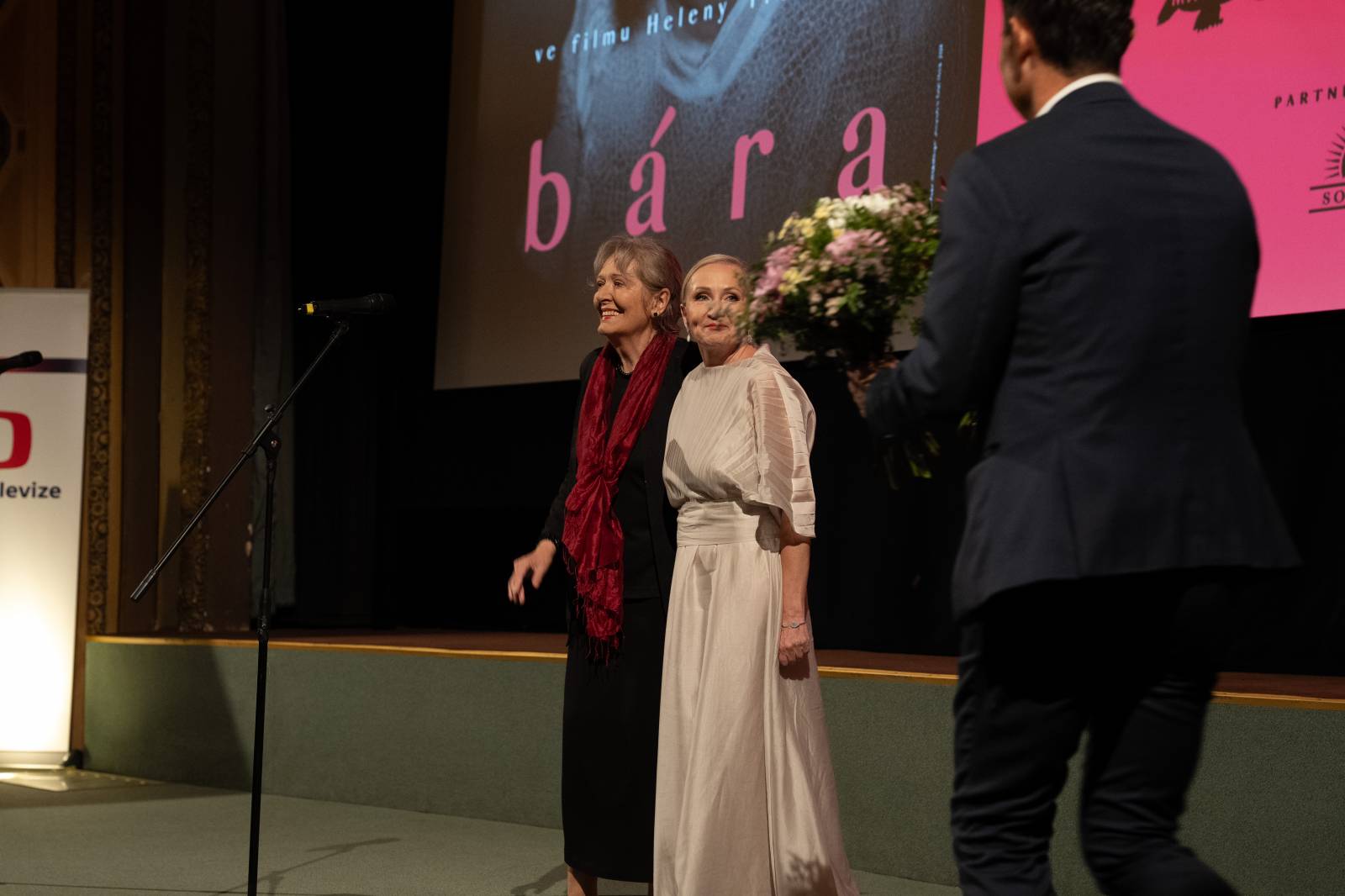 Kino Lucerna promítalo film o Báře Basikové, na premiéru přišli Petr Janda, Vojtěch Dyk i bývalá prezidentka