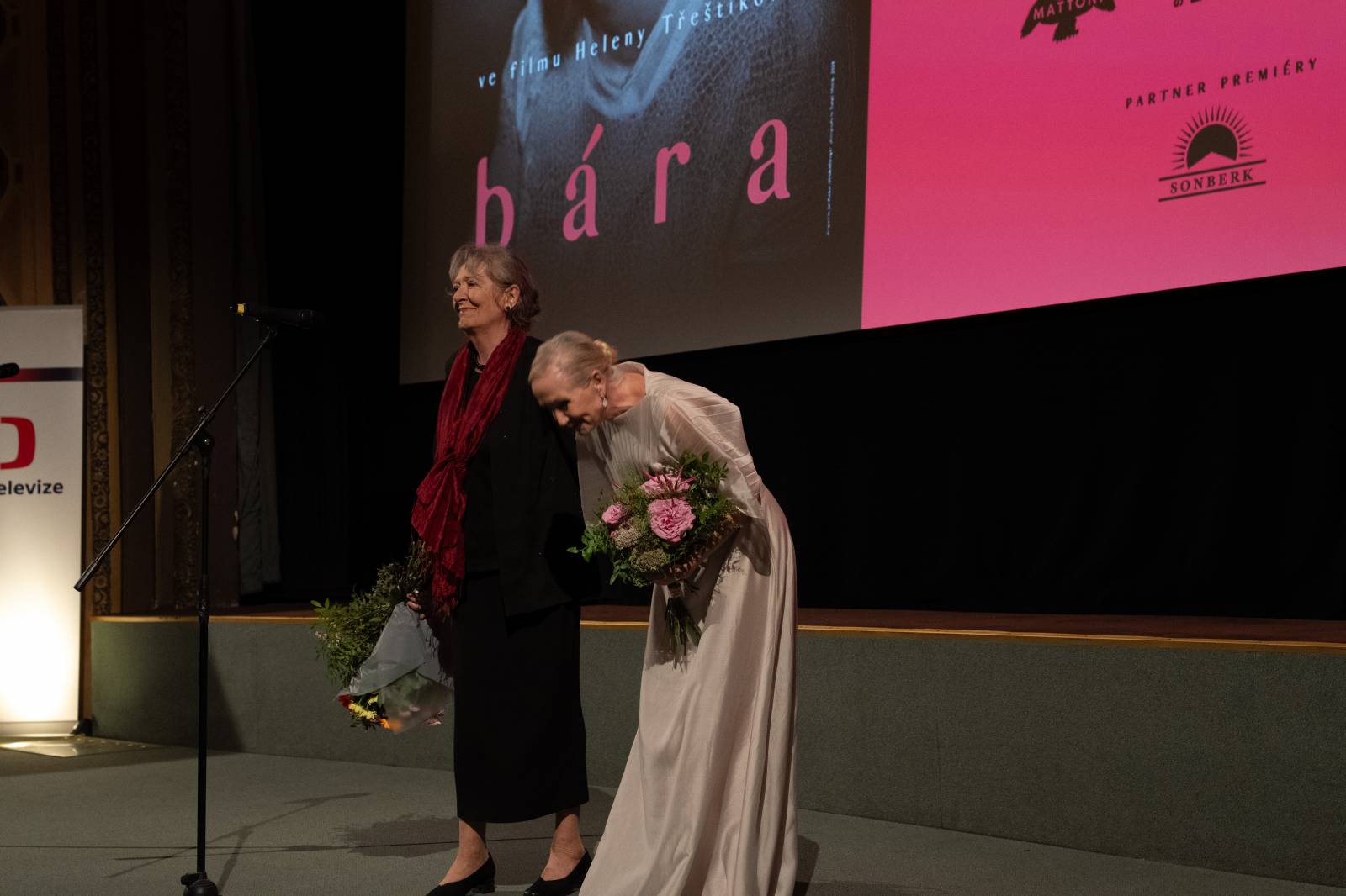 Kino Lucerna promítalo film o Báře Basikové, na premiéru přišli Petr Janda, Vojtěch Dyk i bývalá prezidentka