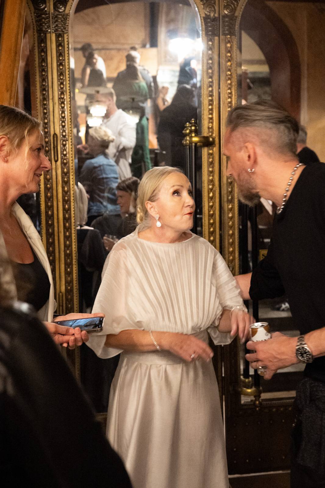 Kino Lucerna promítalo film o Báře Basikové, na premiéru přišli Petr Janda, Vojtěch Dyk i bývalá prezidentka