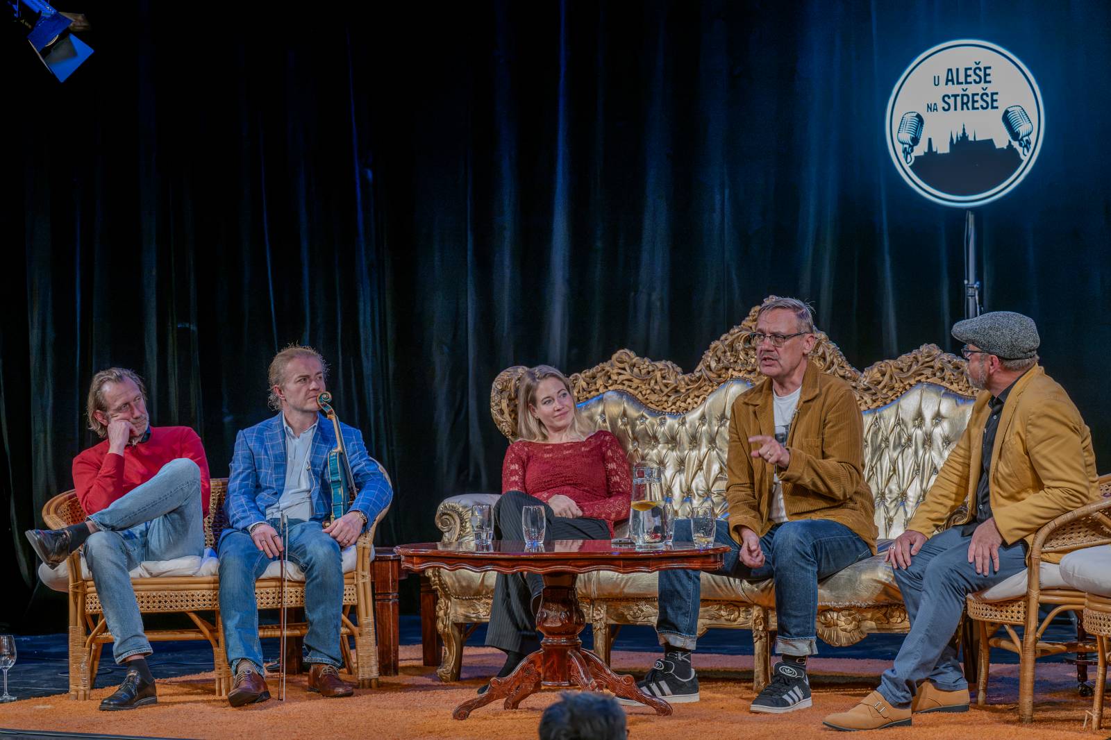 Talkshow U Aleše na střeše poprvé v Divadle Radka Brzobohatého. Excelovali Pavel Šporcl, David Matásek, Zuzana Kajnarová, Vladimír Franz a Jan Antonín Duchoslav