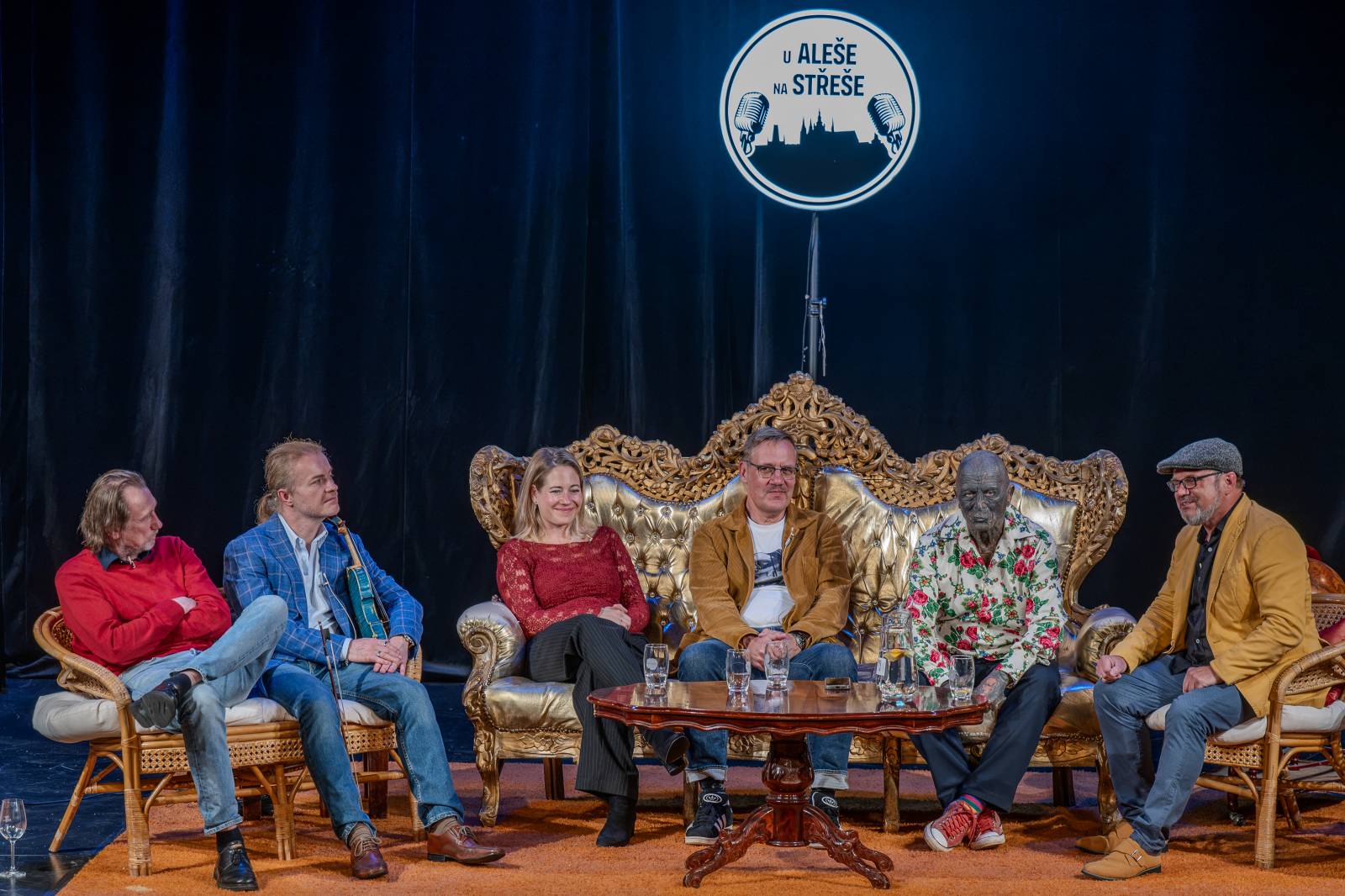 Talkshow U Aleše na střeše poprvé v Divadle Radka Brzobohatého. Excelovali Pavel Šporcl, David Matásek, Zuzana Kajnarová, Vladimír Franz a Jan Antonín Duchoslav