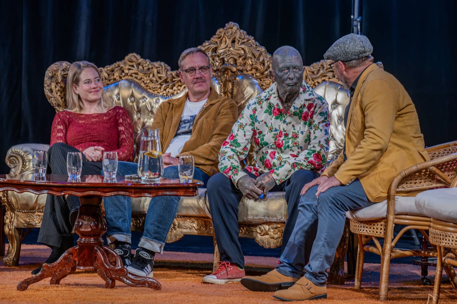 Talkshow U Aleše na střeše poprvé v Divadle Radka Brzobohatého. Excelovali Pavel Šporcl, David Matásek, Zuzana Kajnarová, Vladimír Franz a Jan Antonín Duchoslav