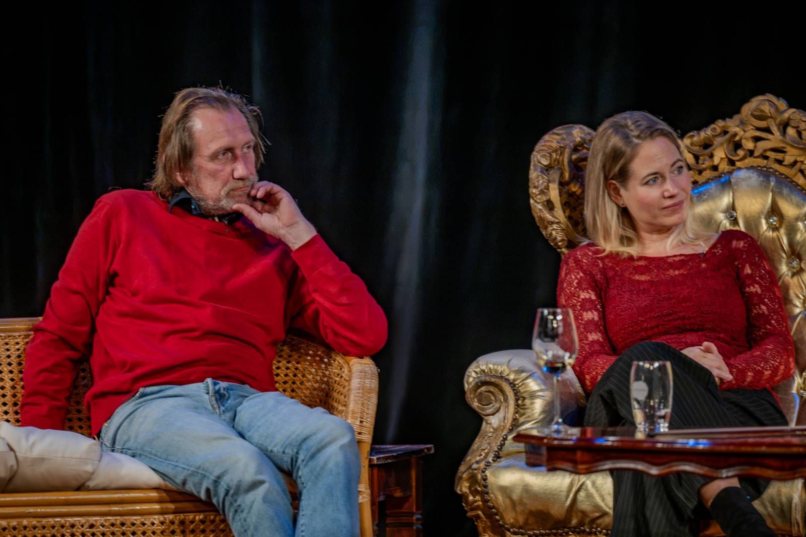 Talkshow U Aleše na střeše poprvé v Divadle Radka Brzobohatého. Excelovali Pavel Šporcl, David Matásek, Zuzana Kajnarová, Vladimír Franz a Jan Antonín Duchoslav