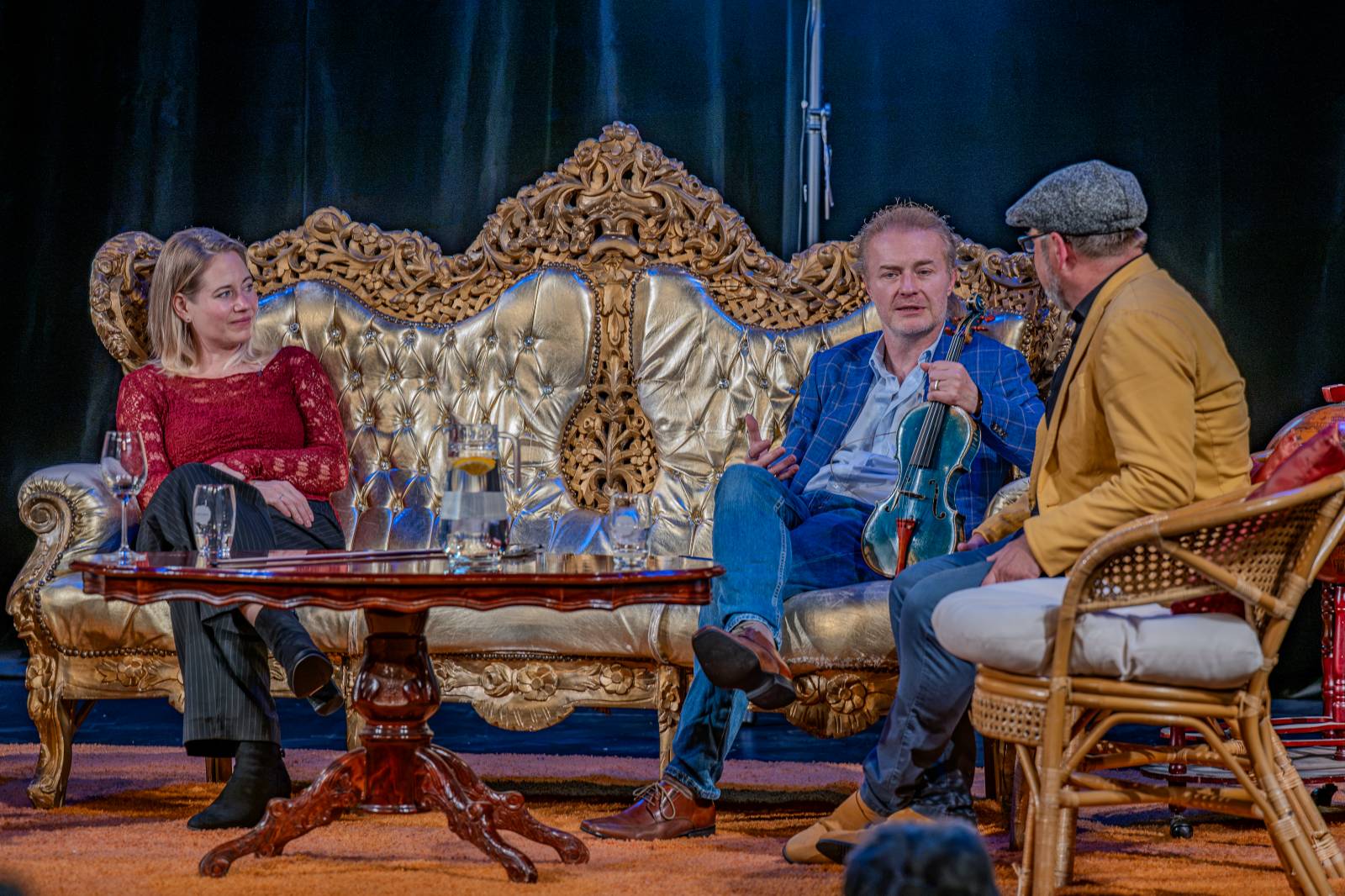 Talkshow U Aleše na střeše poprvé v Divadle Radka Brzobohatého. Excelovali Pavel Šporcl, David Matásek, Zuzana Kajnarová, Vladimír Franz a Jan Antonín Duchoslav