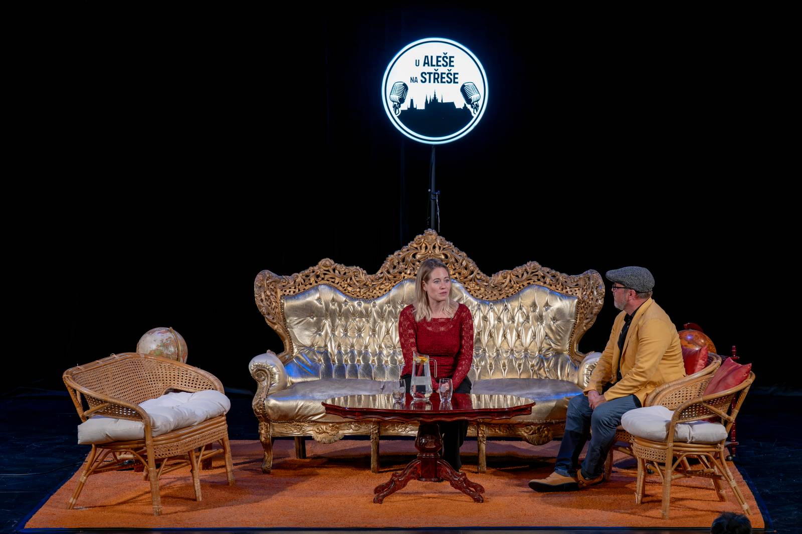 Talkshow U Aleše na střeše poprvé v Divadle Radka Brzobohatého. Excelovali Pavel Šporcl, David Matásek, Zuzana Kajnarová, Vladimír Franz a Jan Antonín Duchoslav