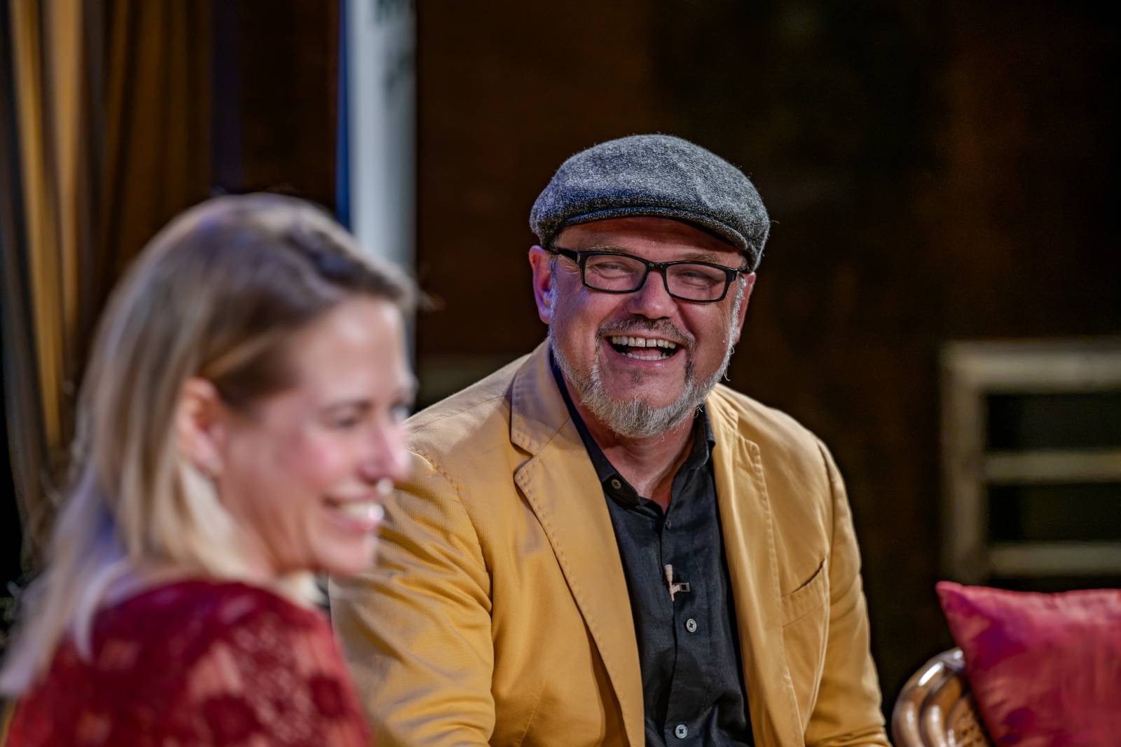 Talkshow U Aleše na střeše poprvé v Divadle Radka Brzobohatého. Excelovali Pavel Šporcl, David Matásek, Zuzana Kajnarová, Vladimír Franz a Jan Antonín Duchoslav