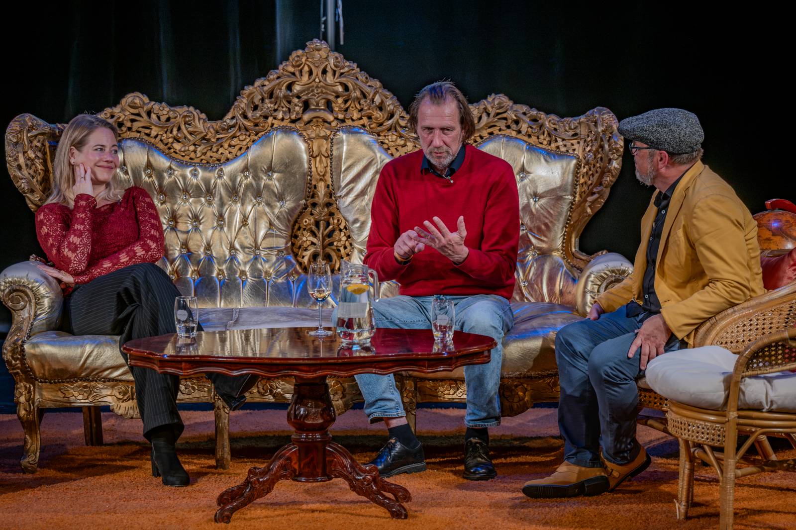 Talkshow U Aleše na střeše poprvé v Divadle Radka Brzobohatého. Excelovali Pavel Šporcl, David Matásek, Zuzana Kajnarová, Vladimír Franz a Jan Antonín Duchoslav
