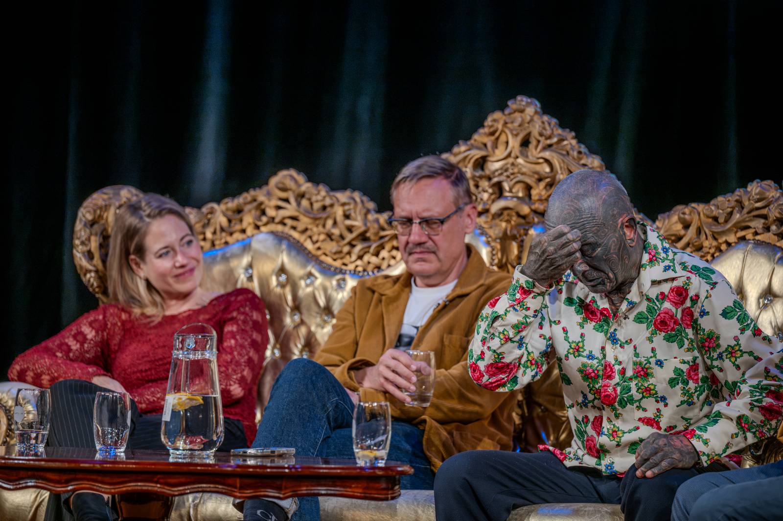 Talkshow U Aleše na střeše poprvé v Divadle Radka Brzobohatého. Excelovali Pavel Šporcl, David Matásek, Zuzana Kajnarová, Vladimír Franz a Jan Antonín Duchoslav