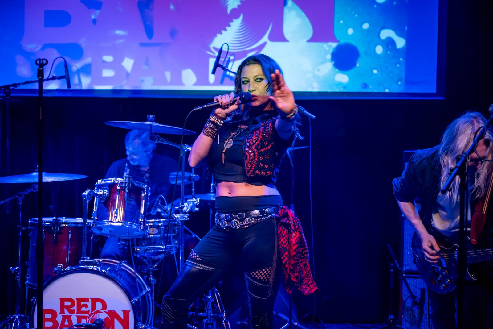 Red Baron Band pokřtil v Malostranské besedě nové album, připil si na něj whisky od Iana Paice