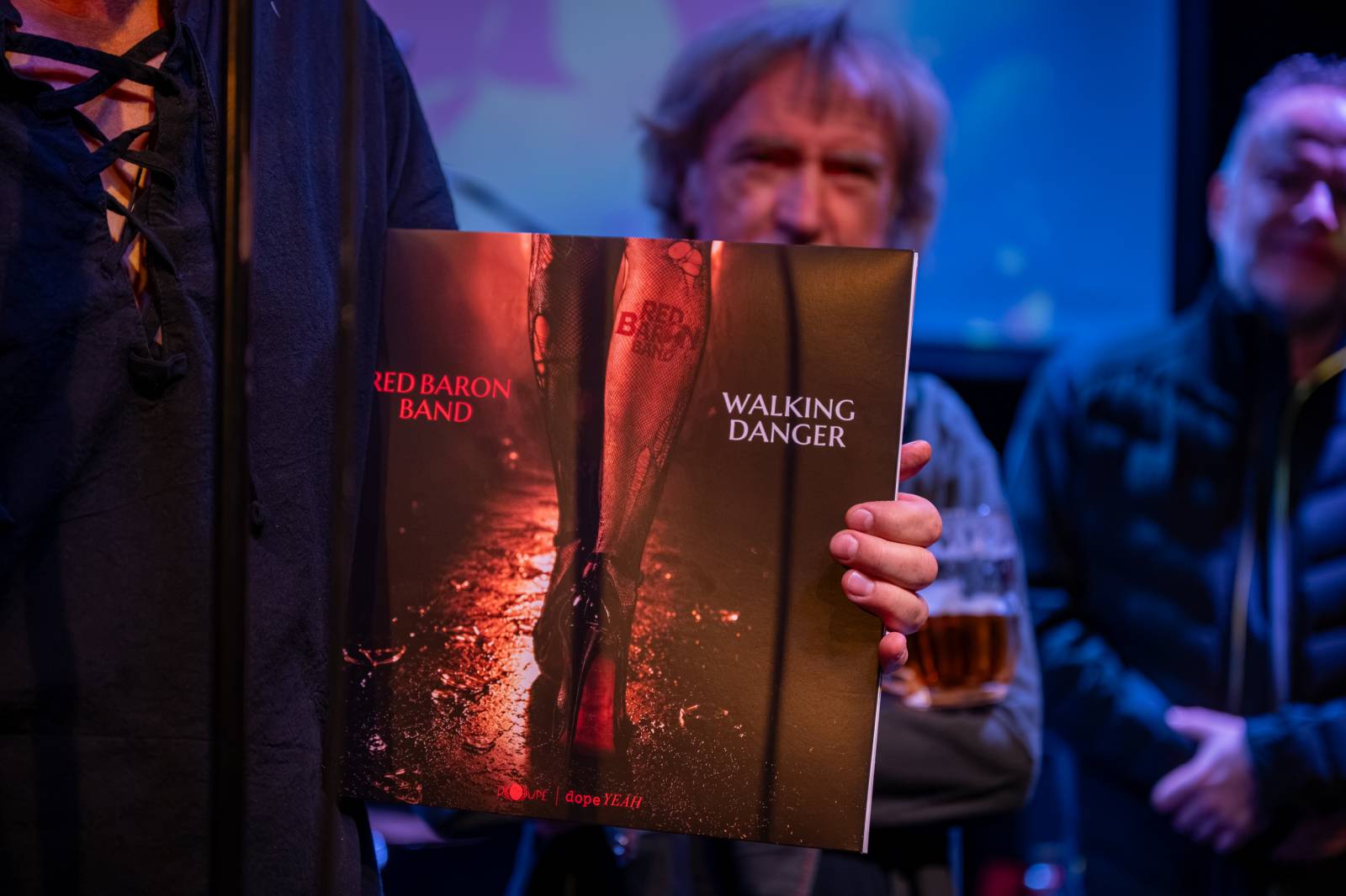 Red Baron Band pokřtil v Malostranské besedě nové album, připil si na něj whisky od Iana Paice
