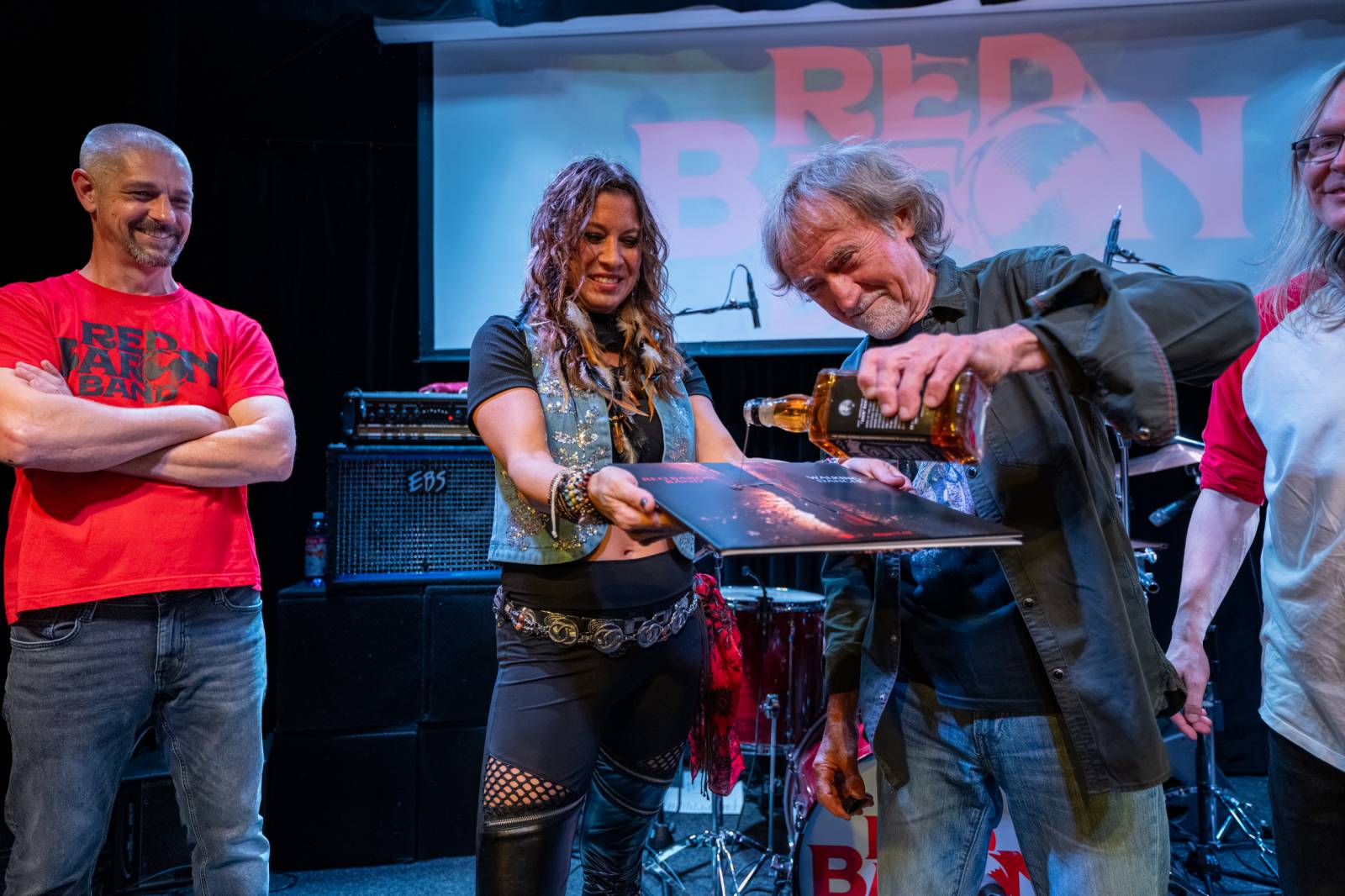 Red Baron Band pokřtil v Malostranské besedě nové album, připil si na něj whisky od Iana Paice