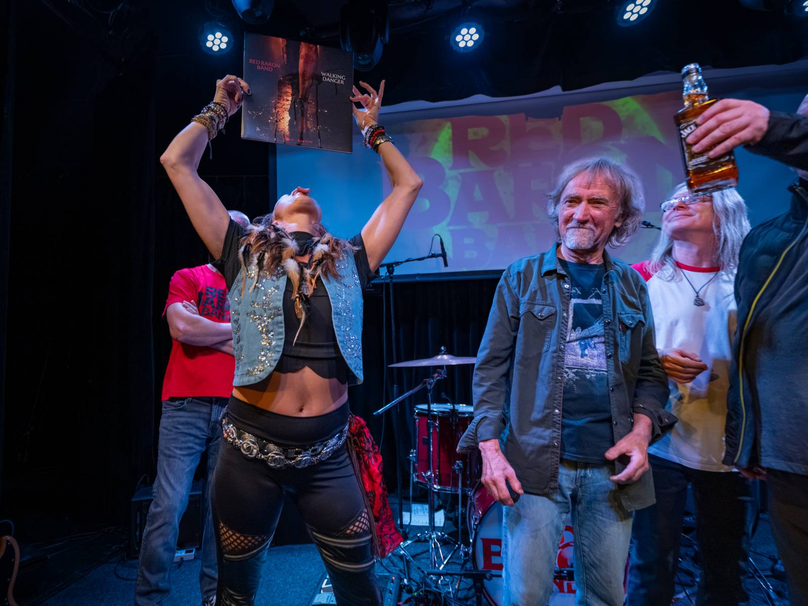 Red Baron Band pokřtil v Malostranské besedě nové album, připil si na něj whisky od Iana Paice