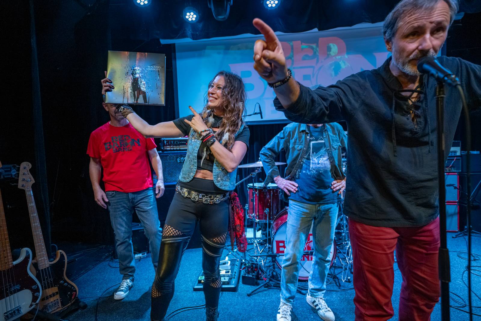 Red Baron Band pokřtil v Malostranské besedě nové album, připil si na něj whisky od Iana Paice