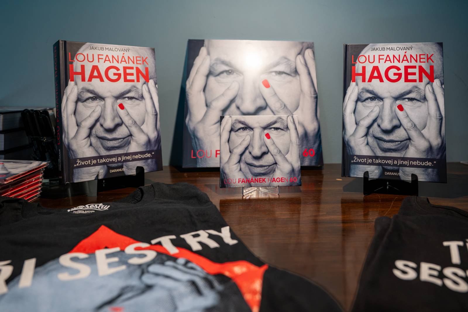 Lou Fanánek Hagen slaví šedesáté narozeniny. Na Staré sokolovně pokřtil knihu a album, které si k jubileu nadělil