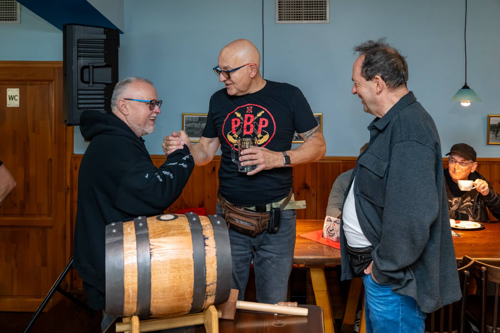 Lou Fanánek Hagen slaví šedesáté narozeniny. Na Staré sokolovně pokřtil knihu a album, které si k jubileu nadělil