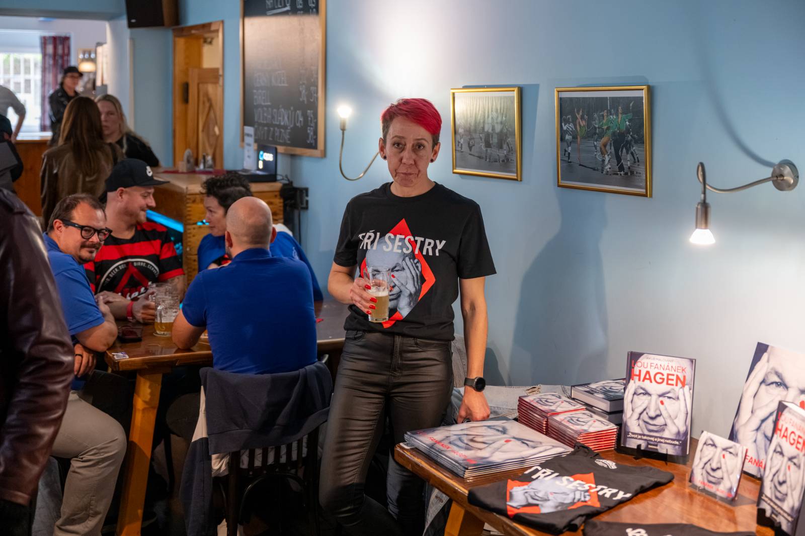 Lou Fanánek Hagen slaví šedesáté narozeniny. Na Staré sokolovně pokřtil knihu a album, které si k jubileu nadělil