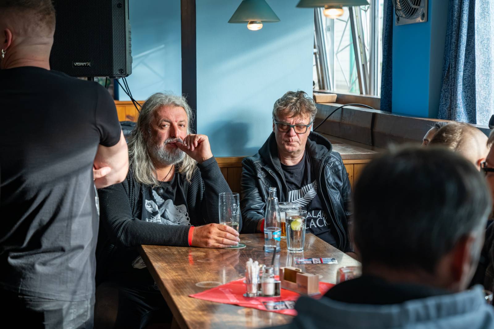 Lou Fanánek Hagen slaví šedesáté narozeniny. Na Staré sokolovně pokřtil knihu a album, které si k jubileu nadělil