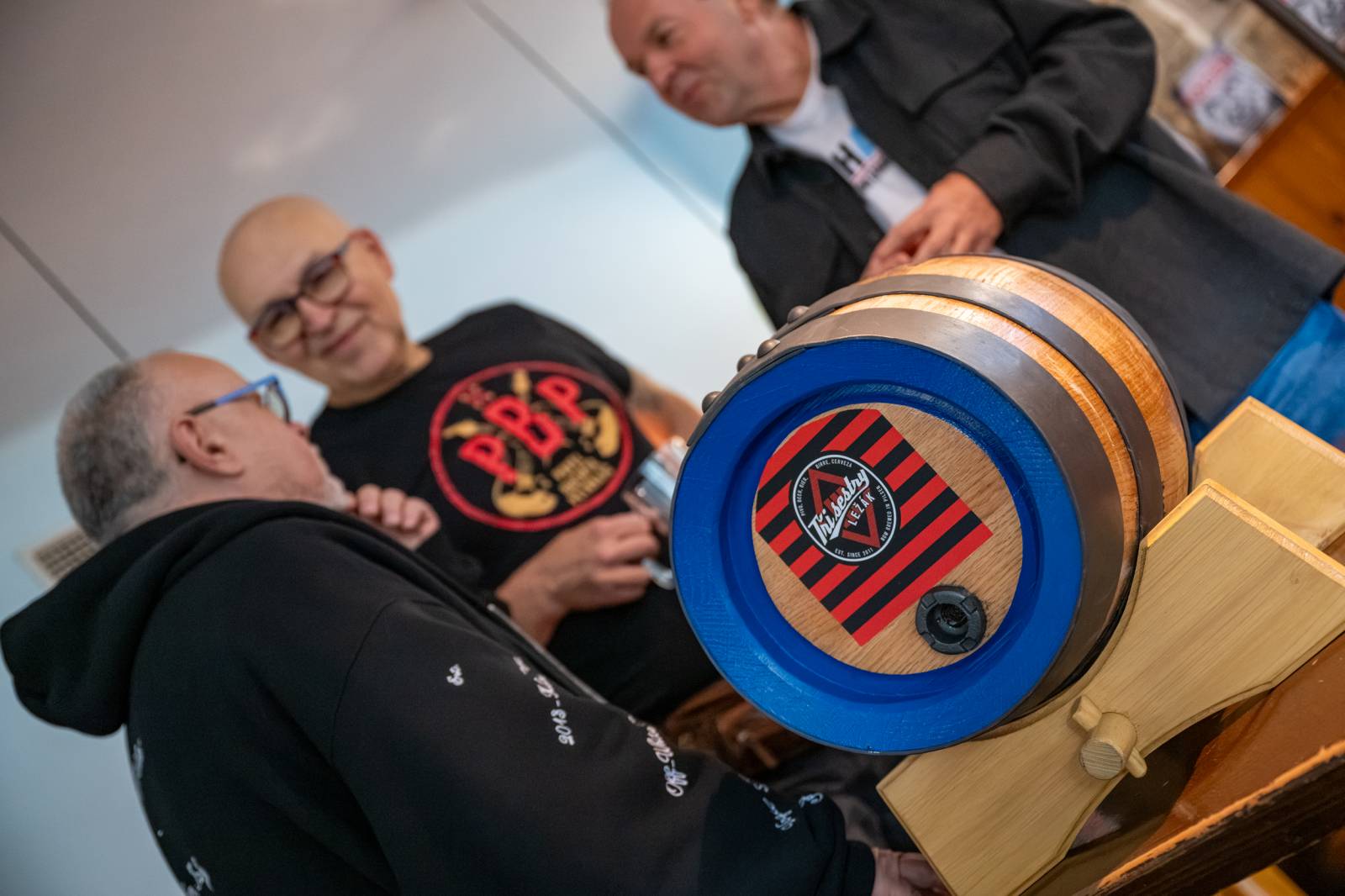Lou Fanánek Hagen slaví šedesáté narozeniny. Na Staré sokolovně pokřtil knihu a album, které si k jubileu nadělil