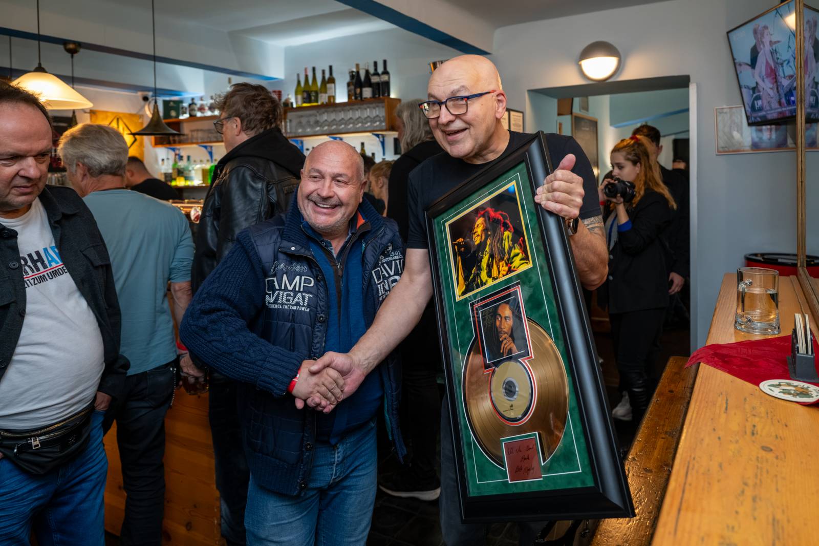 Lou Fanánek Hagen slaví šedesáté narozeniny. Na Staré sokolovně pokřtil knihu a album, které si k jubileu nadělil