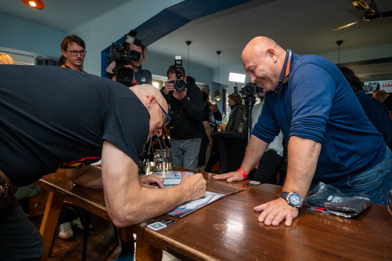 Lou Fanánek Hagen slaví šedesáté narozeniny. Na Staré sokolovně pokřtil knihu a album, které si k jubileu nadělil