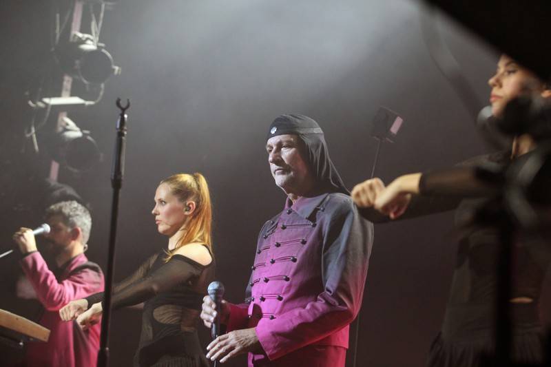 Život, jak jej znáte, skončil, vítali své fanoušky Laibach v Brně. Na Flédě představili album Musick