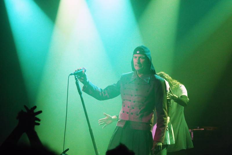 Život, jak jej znáte, skončil, vítali své fanoušky Laibach v Brně. Na Flédě představili album Musick
