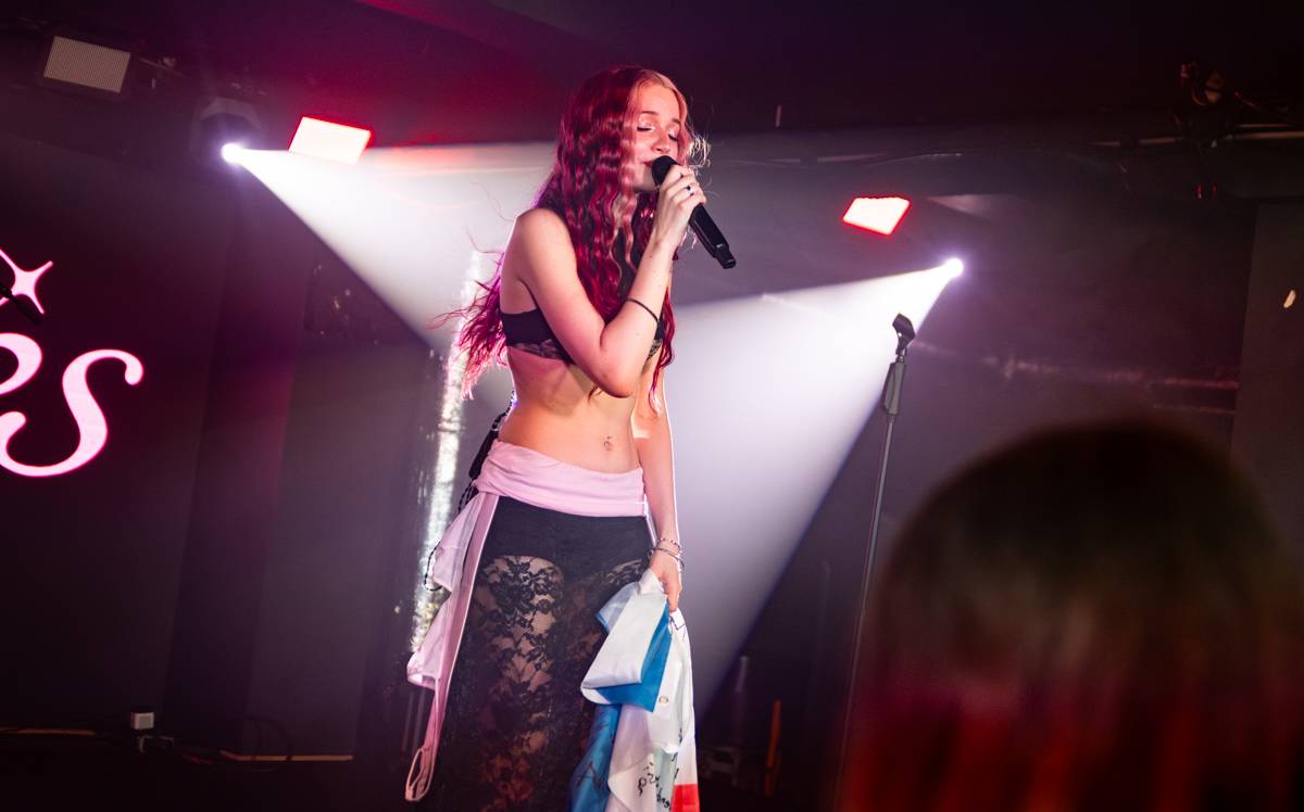 Girli v Praze: queer energie, drzý pop a koncert bez zábran. Předskakovala jí Vanes