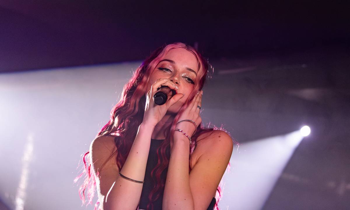 Girli v Praze: queer energie, drzý pop a koncert bez zábran. Předskakovala jí Vanes