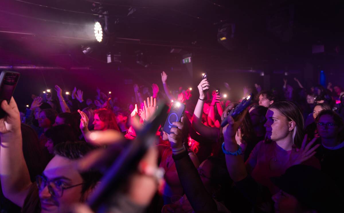 Girli v Praze: queer energie, drzý pop a koncert bez zábran. Předskakovala jí Vanes