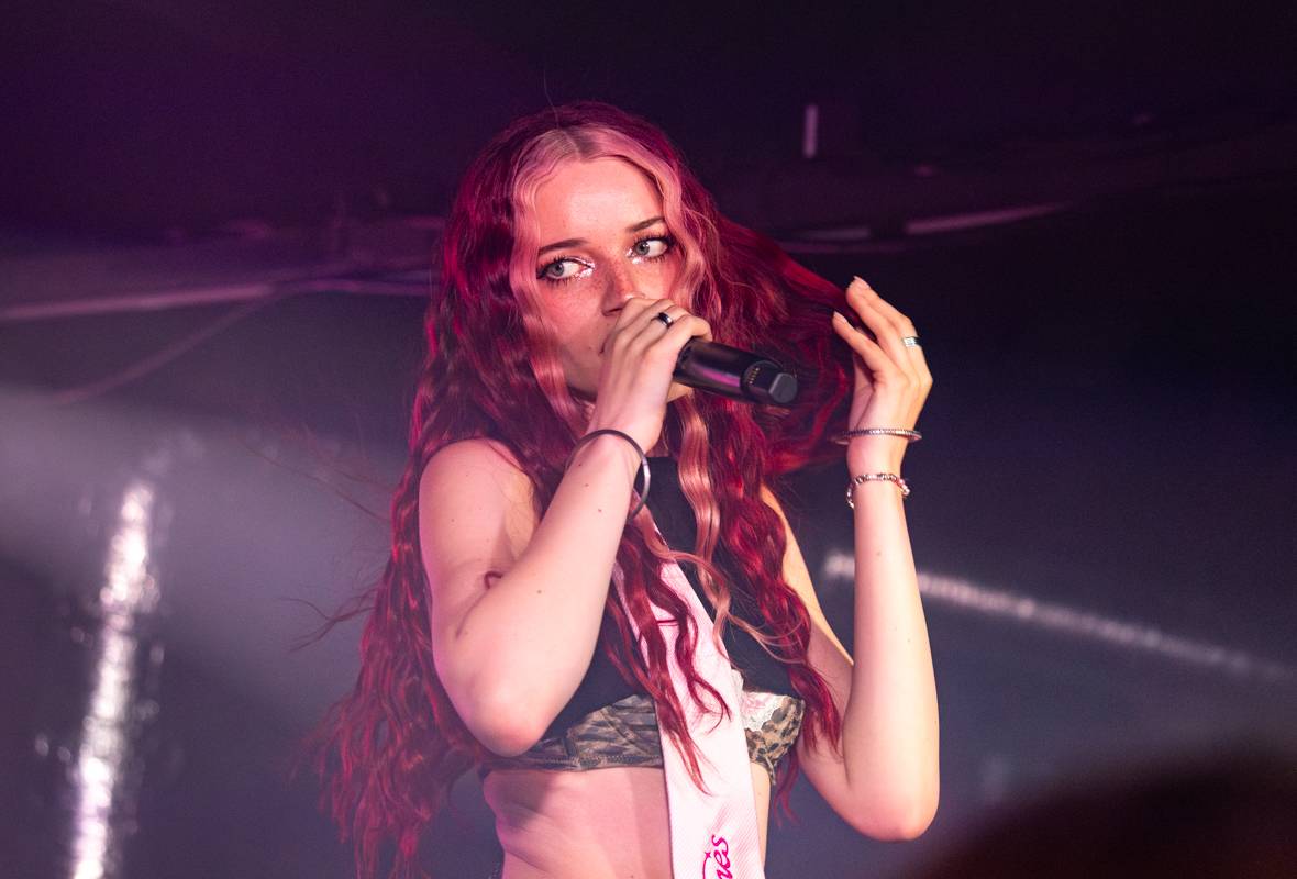 Girli v Praze: queer energie, drzý pop a koncert bez zábran. Předskakovala jí Vanes