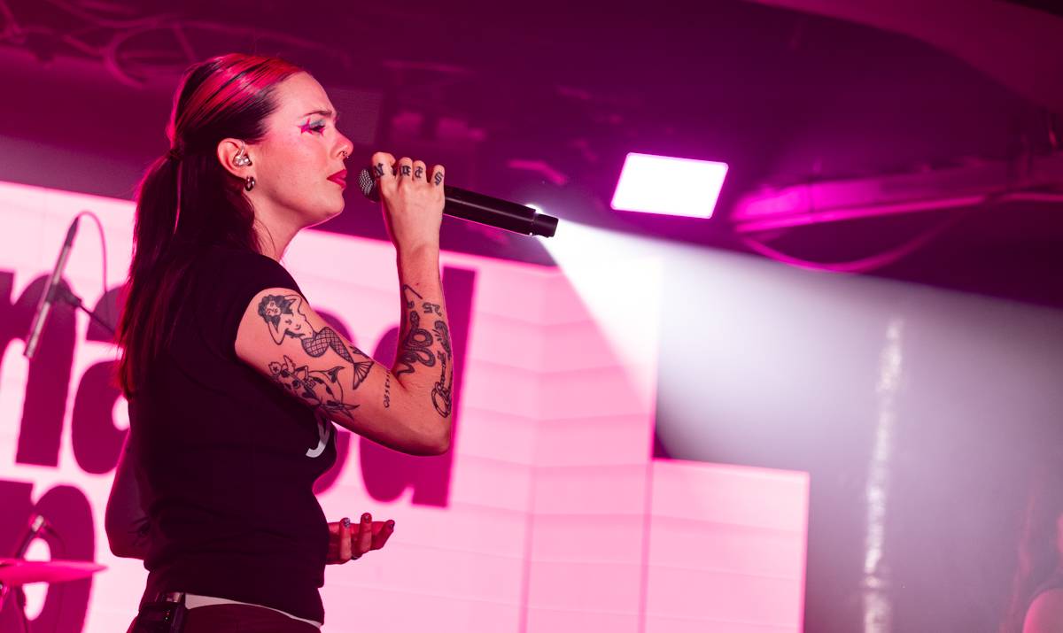 Girli v Praze: queer energie, drzý pop a koncert bez zábran. Předskakovala jí Vanes