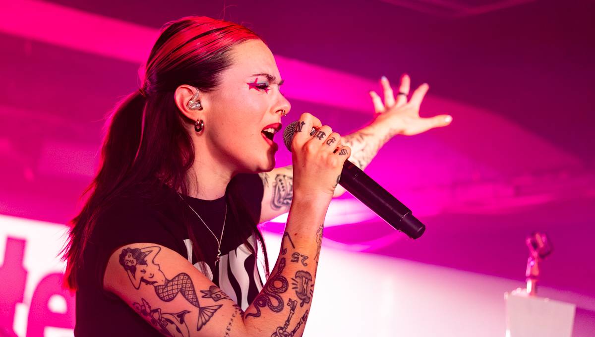 Girli v Praze: queer energie, drzý pop a koncert bez zábran. Předskakovala jí Vanes