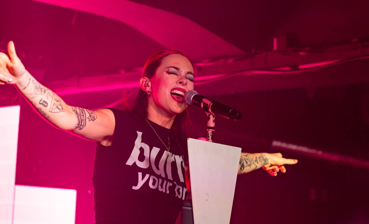 Girli v Praze: queer energie, drzý pop a koncert bez zábran. Předskakovala jí Vanes