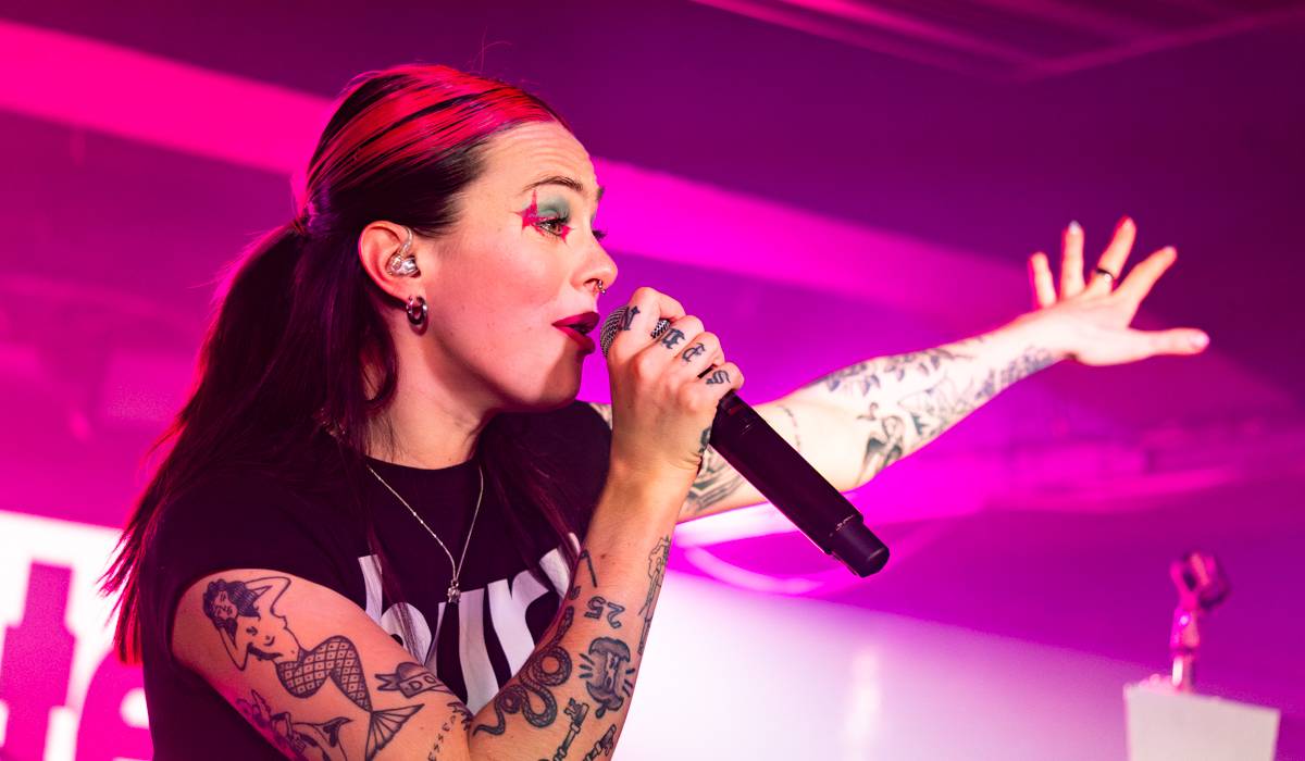 Girli v Praze: queer energie, drzý pop a koncert bez zábran. Předskakovala jí Vanes