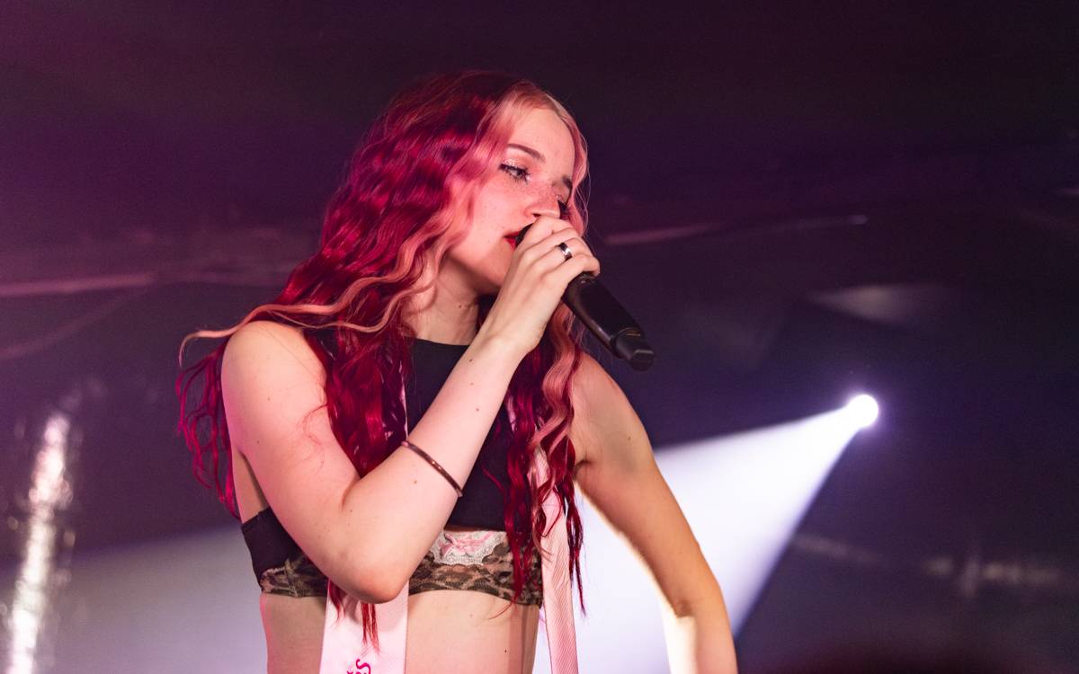 Girli v Praze: queer energie, drzý pop a koncert bez zábran. Předskakovala jí Vanes