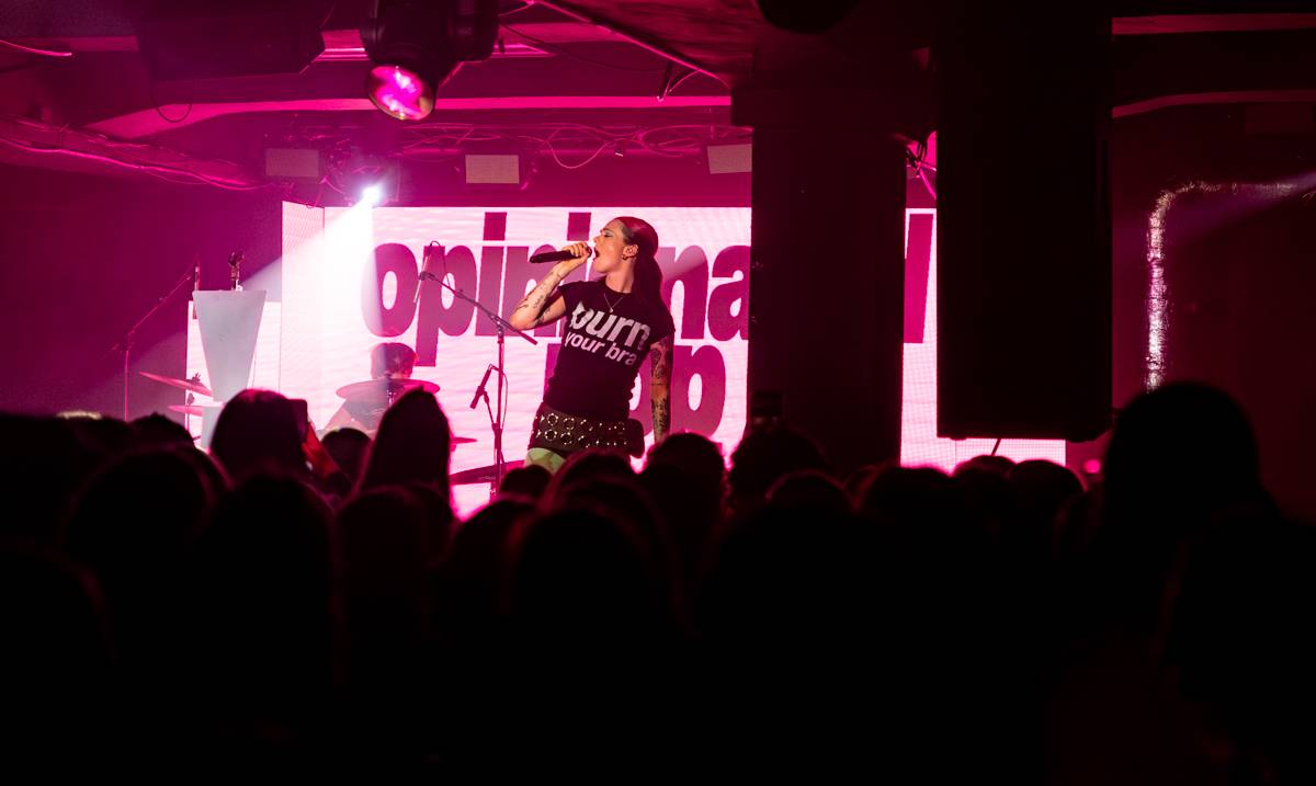 Girli v Praze: queer energie, drzý pop a koncert bez zábran. Předskakovala jí Vanes
