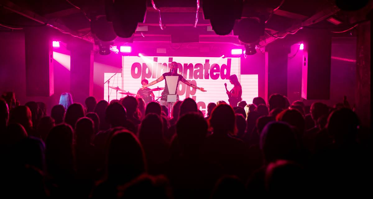 Girli v Praze: queer energie, drzý pop a koncert bez zábran. Předskakovala jí Vanes
